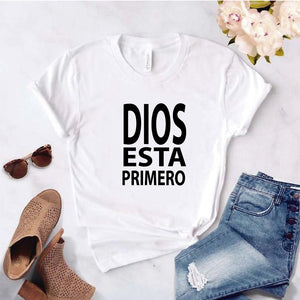 Camisa estampada tipo T- shirt Dios esta primero