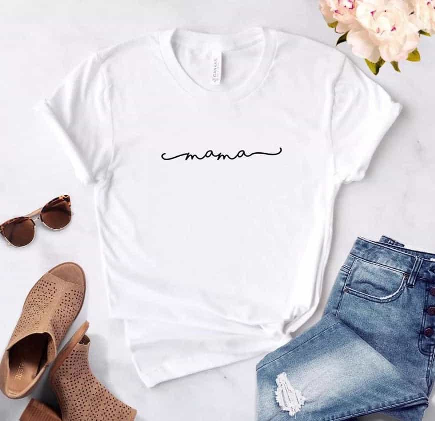 Camisa estampada tipo T-shirt Mamá cursiva
