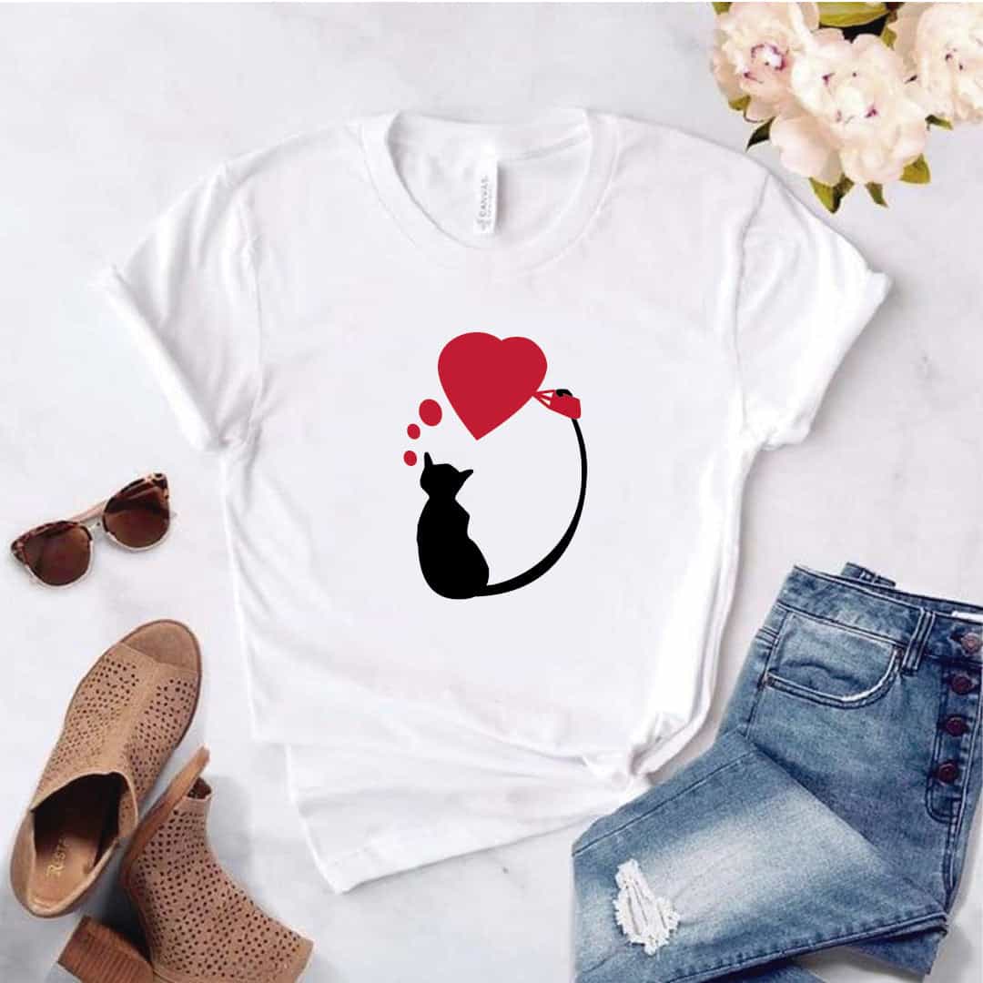 Camisa estampada  tipo T-shirt  GATICO DIBUJANDO CORAZON
