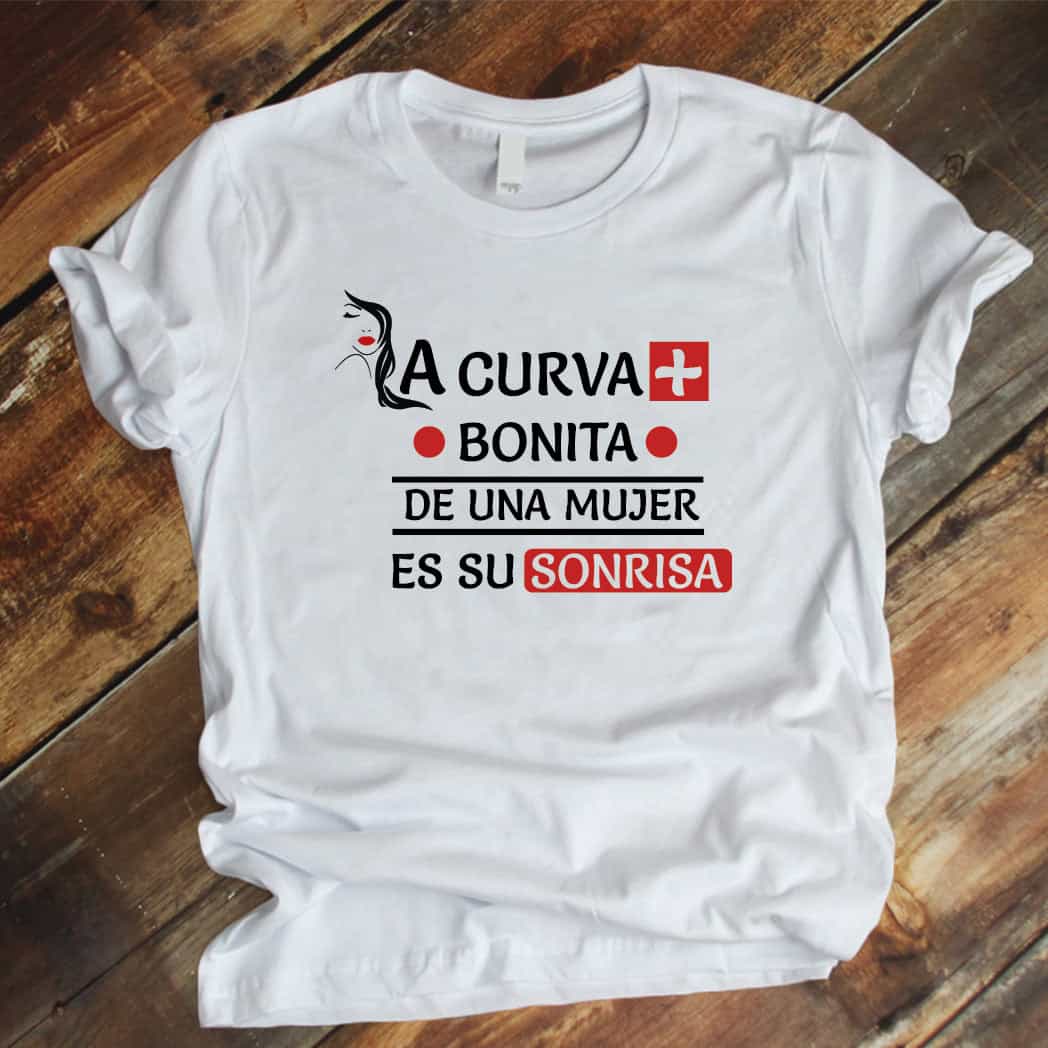 Camiseta T-shirt mujer La curva más bonita de una mujer es su Sonrisa