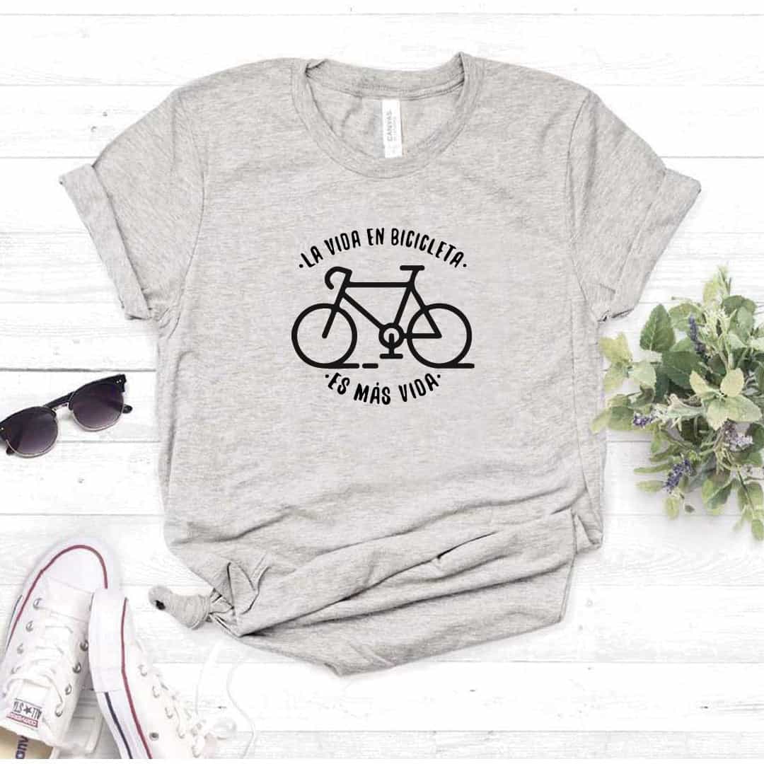 Camisa estampada  tipo T-shirt LA VIDA EN BICICLETA ES MAS VIDA