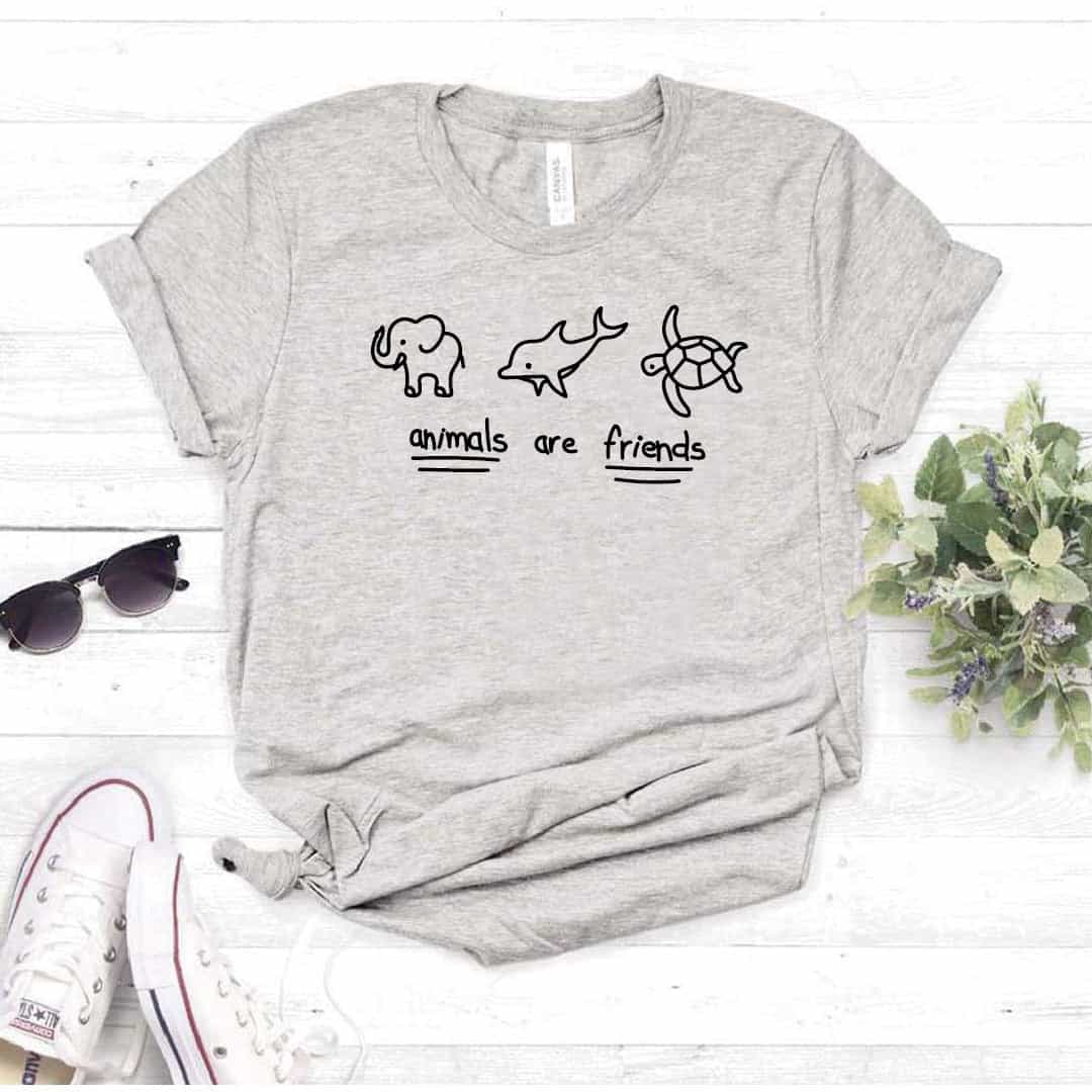 Camisa estampada  tipo T-shirt  animals are friends tortuga elefante delfin