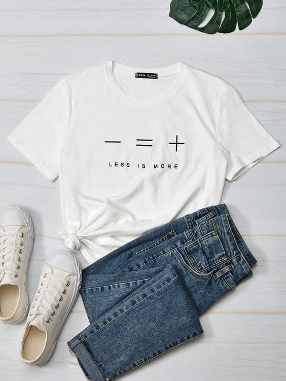Camiseta 'Menos es Más' - Estilo Elegante en Algodón Minimalista — foto 1