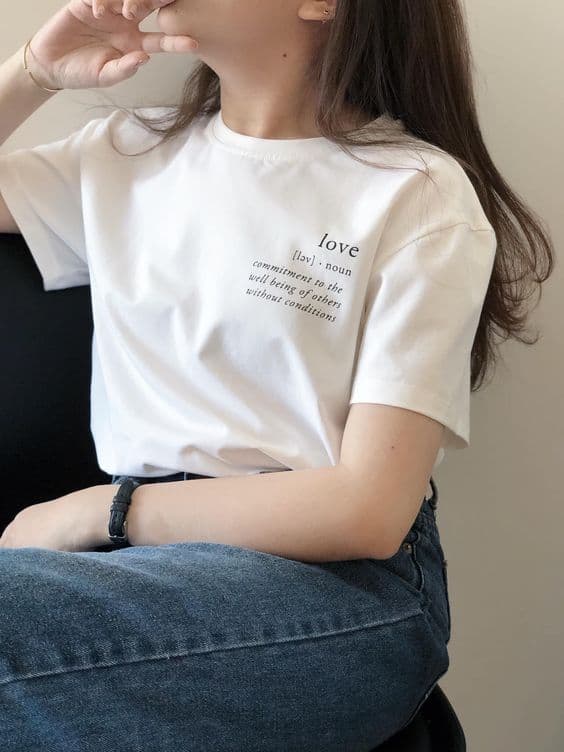 Camiseta 'Amor en Sustantivos' - Estampado LOVE Noun — foto 1