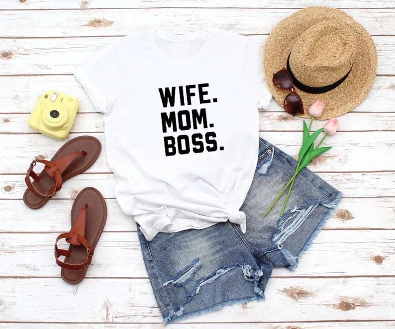 Camiseta estampada T-shirt Wife mom Boss — foto 1