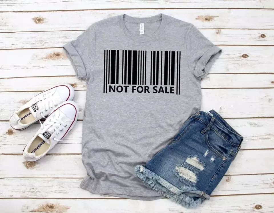 Camisa estampada tipo T-shirt  NOT FOR SALE — foto 3