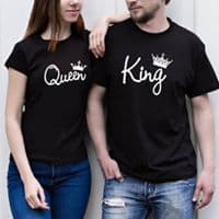 Camiseta estampada pareja T-shirt QUEEN / KING CURSIVA — foto 1