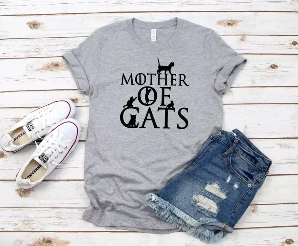 Camisetas estampada tipo T-shirt  MOTHER OF CATS — foto 1