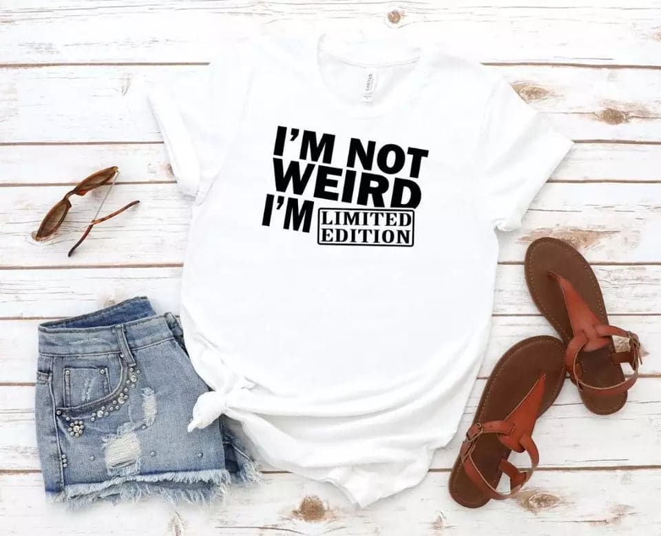 Camisa estampada tipo T- shirt I'm Not Weird I'm limited editión — foto 3