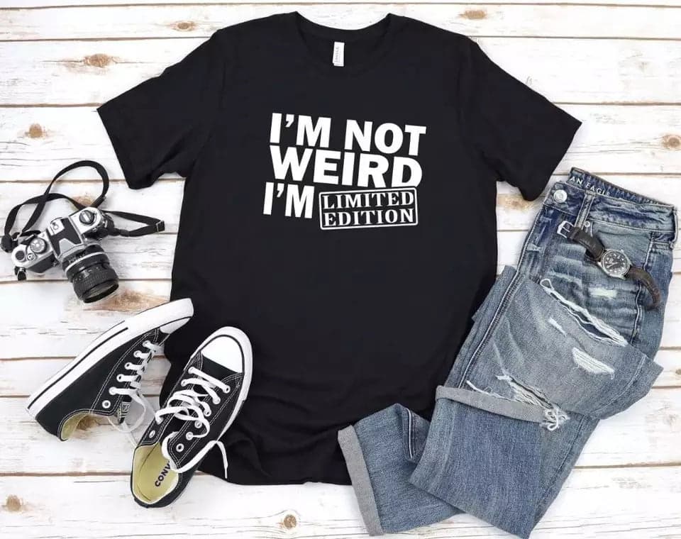 Camisa estampada tipo T- shirt I'm Not Weird I'm limited editión — foto 1