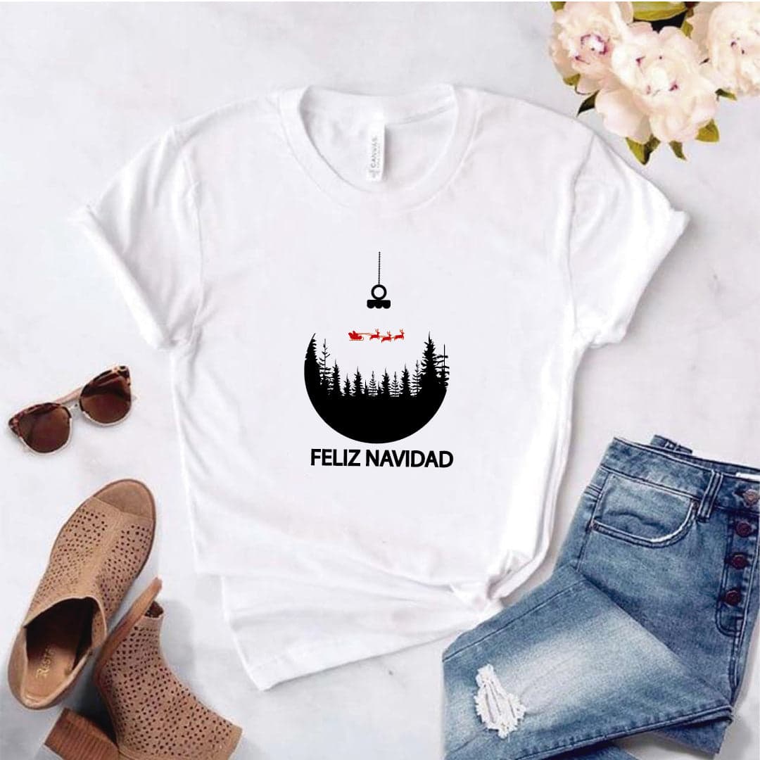 Camisa estampada  tipo T-shirt Feliz Navidad lunar Santa Sobre el bosque — foto 1