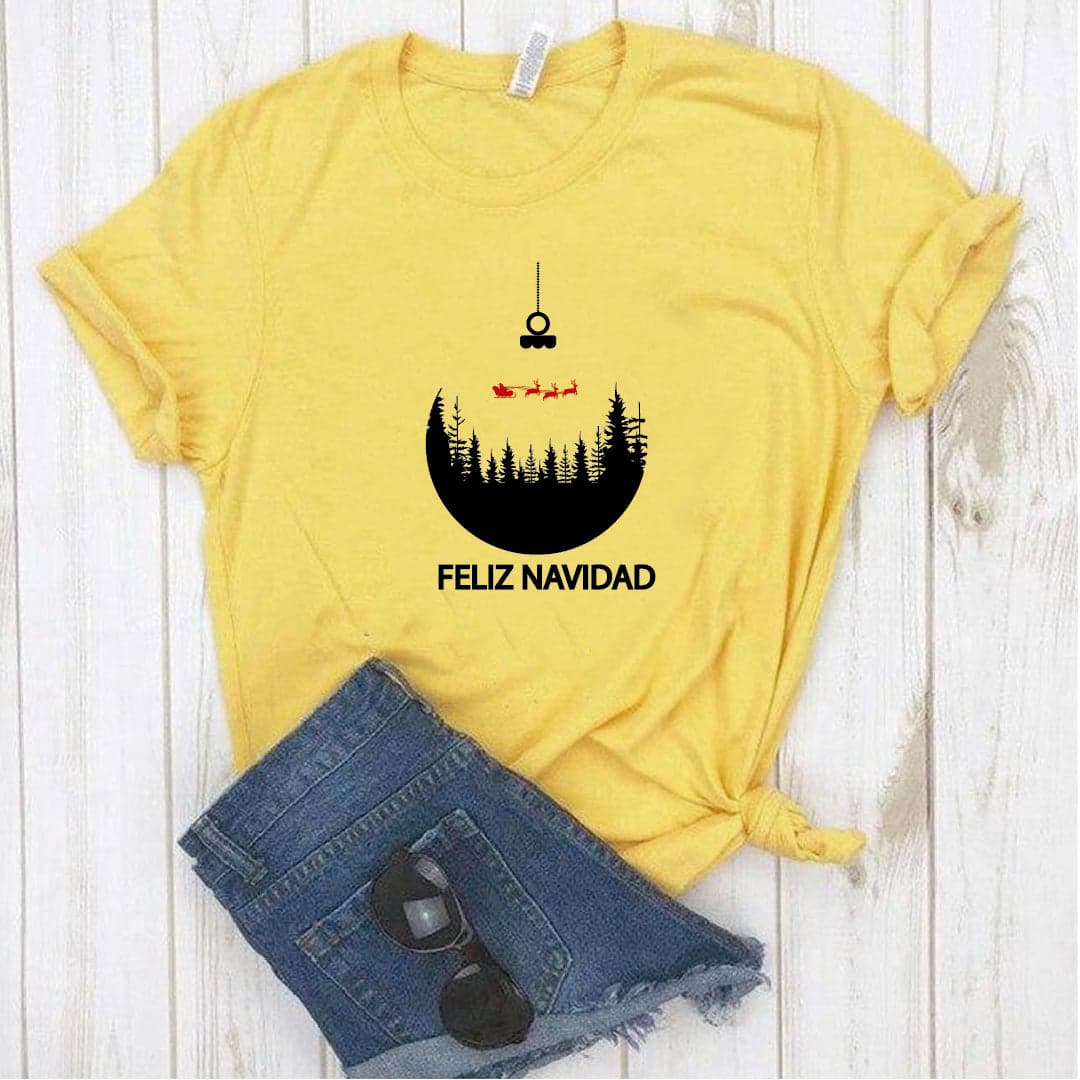 Camisa estampada  tipo T-shirt Feliz Navidad lunar Santa Sobre el bosque — foto 2