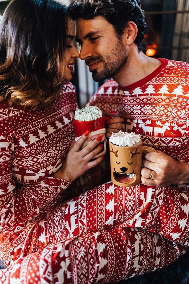 Pijama Familiar Full print  Alce pinos copos fondo rojo (navidad) — foto 3
