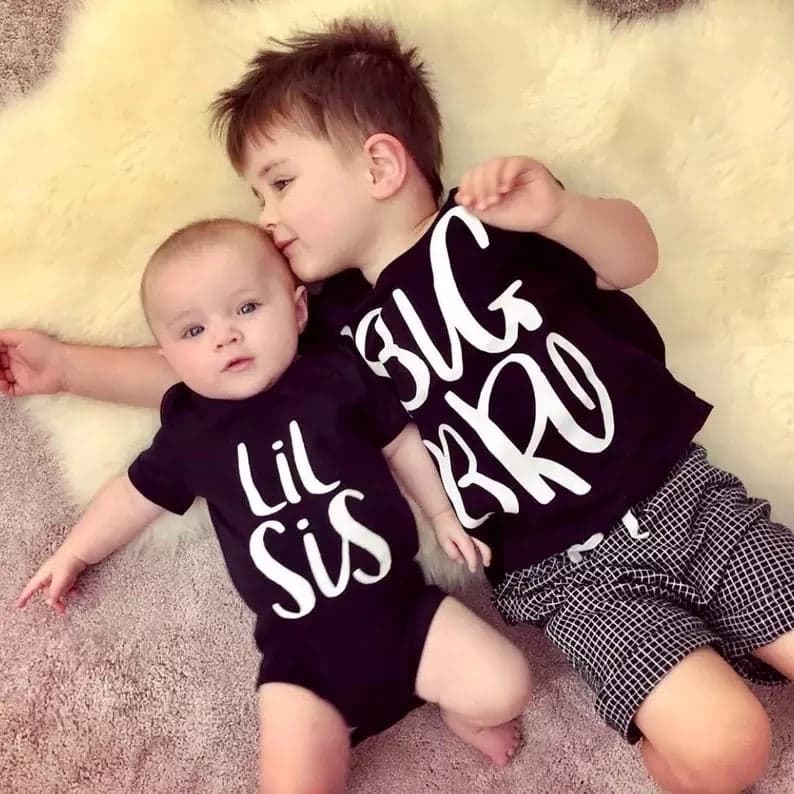 Camiseta y mameluco estampado LIL SIS / BIG BRO (NEGRO AMBOS) — foto 1