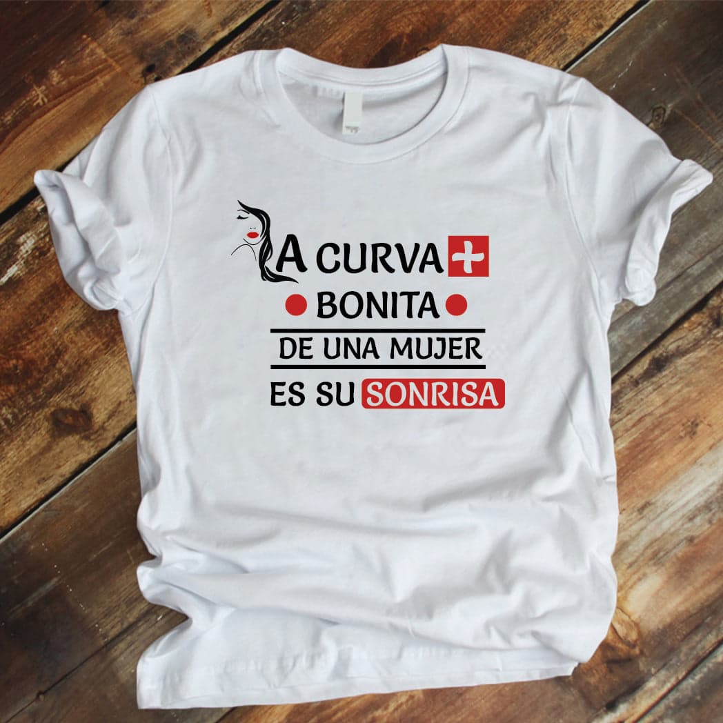 Camiseta T-shirt mujer La curva más bonita de una mujer es su Sonrisa — foto 1