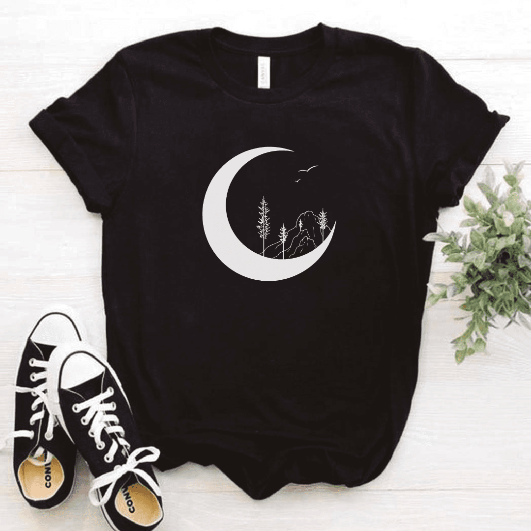 Camiseta estampada tipo T-shirt LUNA MONTAÑA Y ARBOLES CON PAJAROS — foto 1