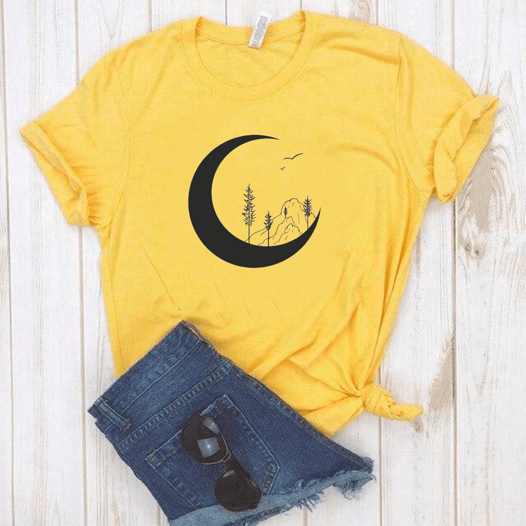 Camiseta estampada tipo T-shirt LUNA MONTAÑA Y ARBOLES CON PAJAROS — foto 3