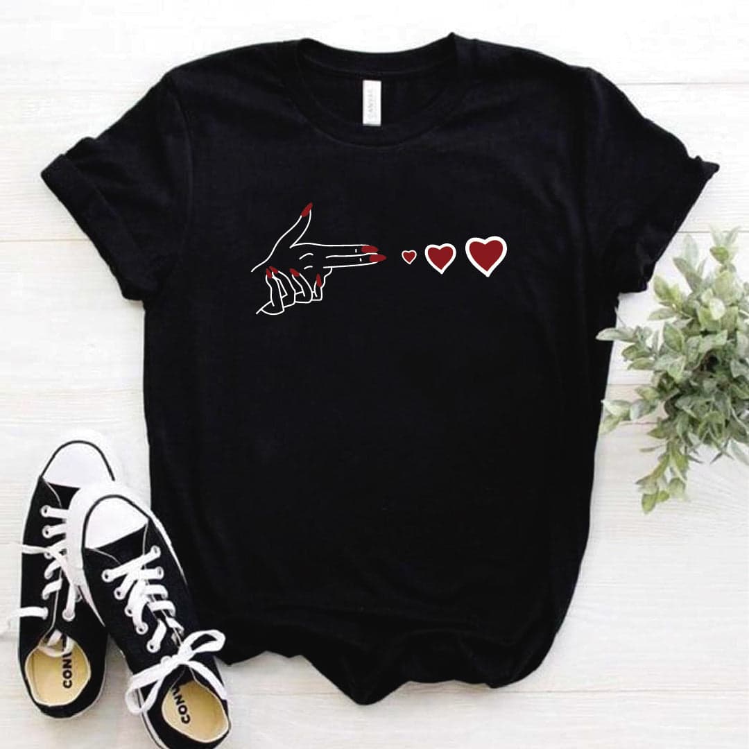 Camisa estampada  tipo T-shirt Mano disparando Corazones — foto 8