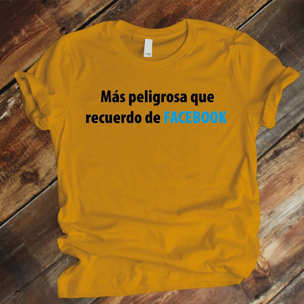 Camiseta Estampada T-shirt Mas peligrosa que recuerdo de Facebook — foto 3