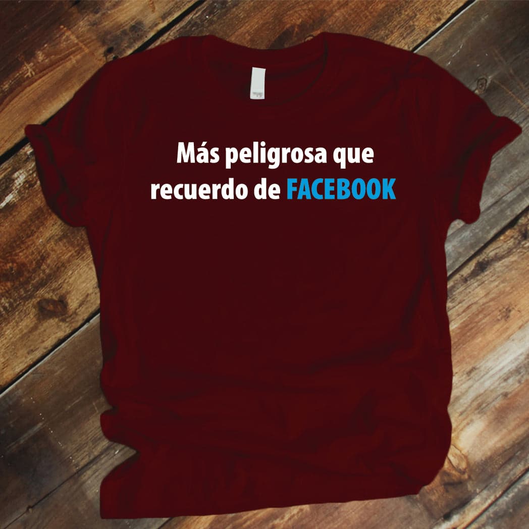 Camiseta Estampada T-shirt Mas peligrosa que recuerdo de Facebook — foto 2