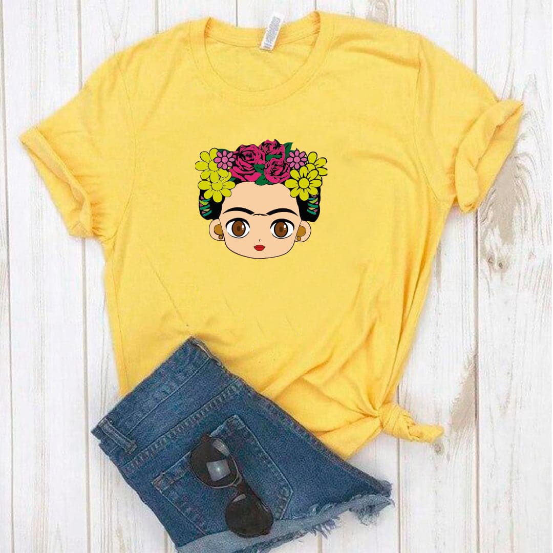 Camiseta estampada tipo T- shirt FRIDA KAHLO CARTOON MARGARITAS Y ROSAS — foto 3
