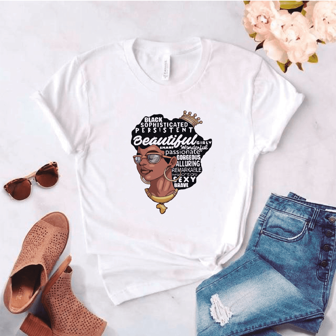 Camiseta estampada tipo T-shirt NEGRA AFRO CORONA GAFAS PALABRAS EN CABELLO — foto 1