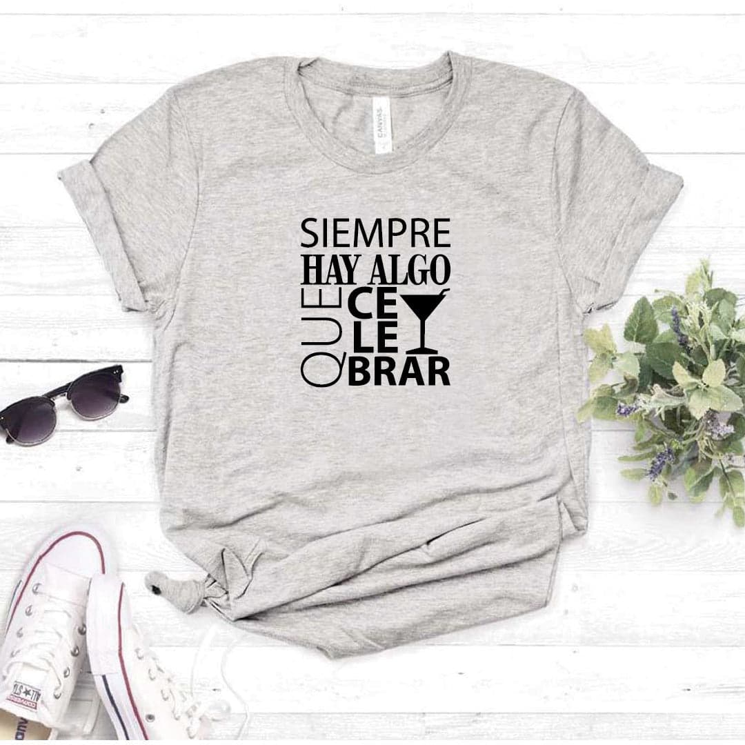 Camisa estampada  tipo T-shirt  SIEMPRE HAY ALGO QUE CELEBRAR — foto 1