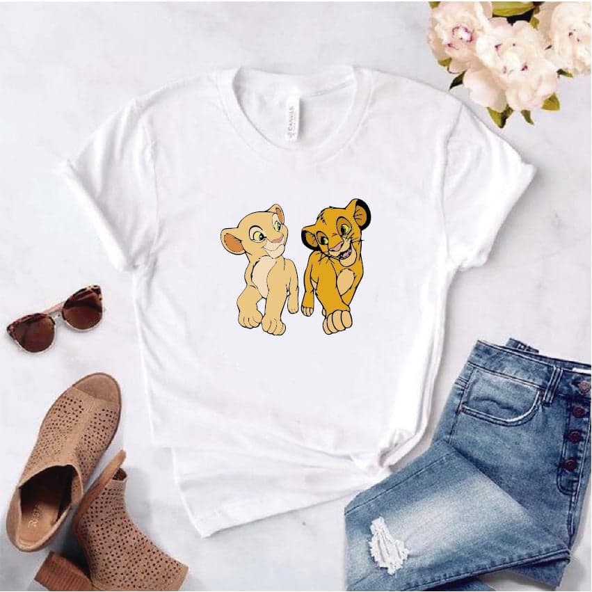 Camisa estampada  tipo T-shirt  de Polialgodon con el modelo Simba y Nala — foto 1