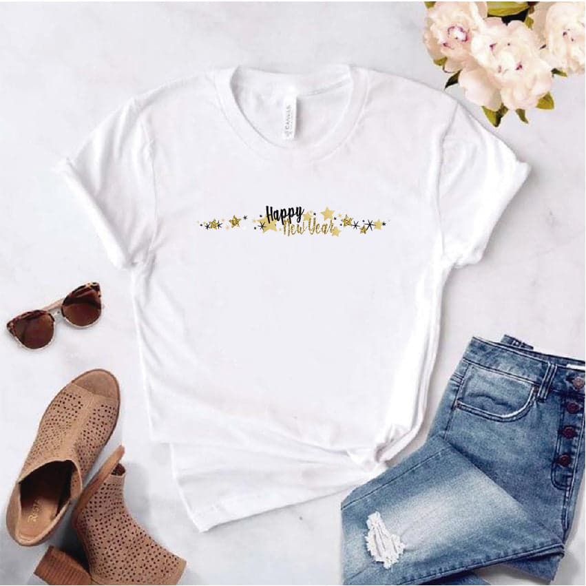 Camisa estampada  tipo T-shirt  de  con el modelo HAPPY NEW YEAR ESTRELLA — foto 1