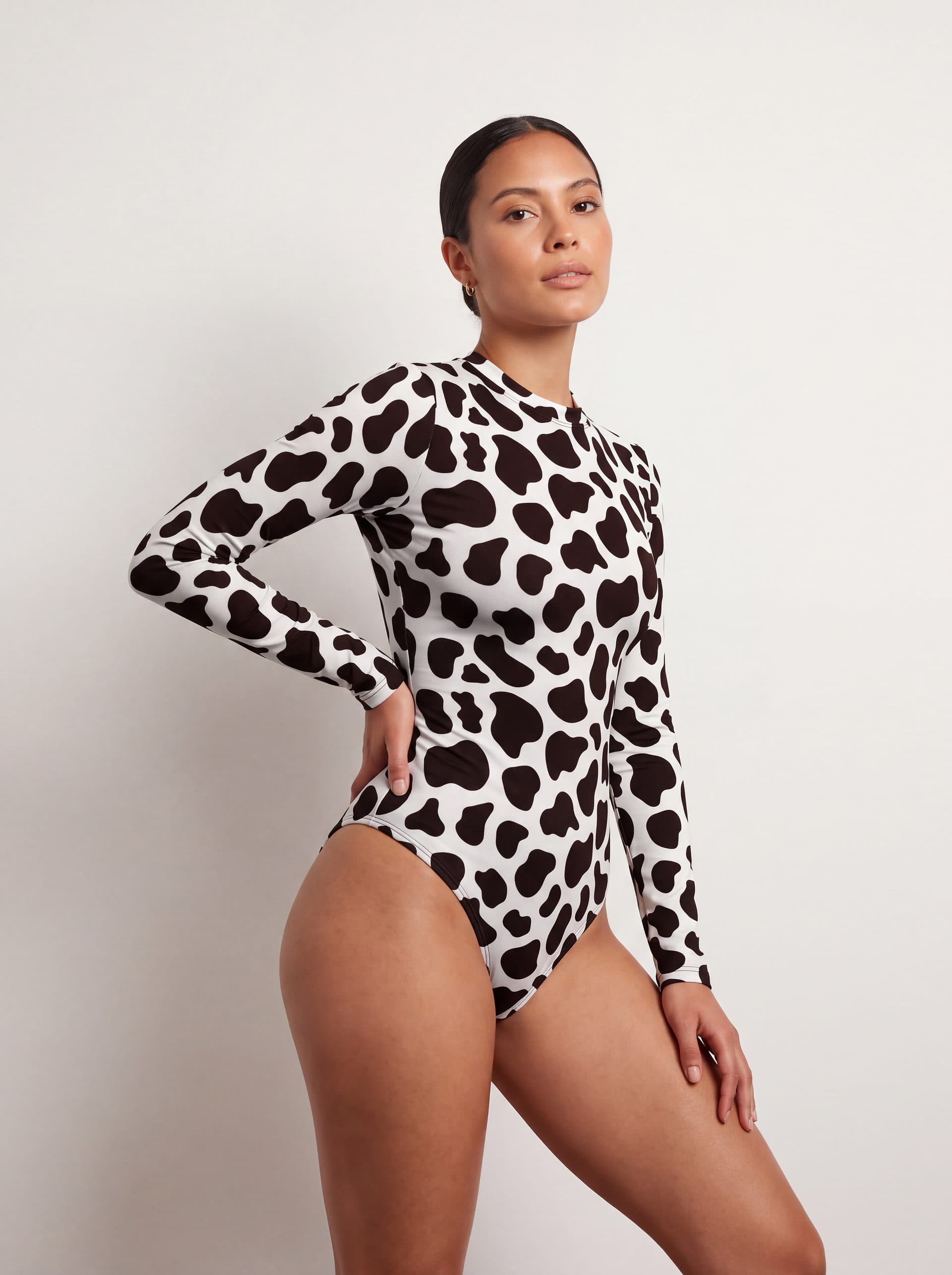 Body en poliéster para Dama Manga Larga estampado Animal Print, en modelo, vista de tres cuartos