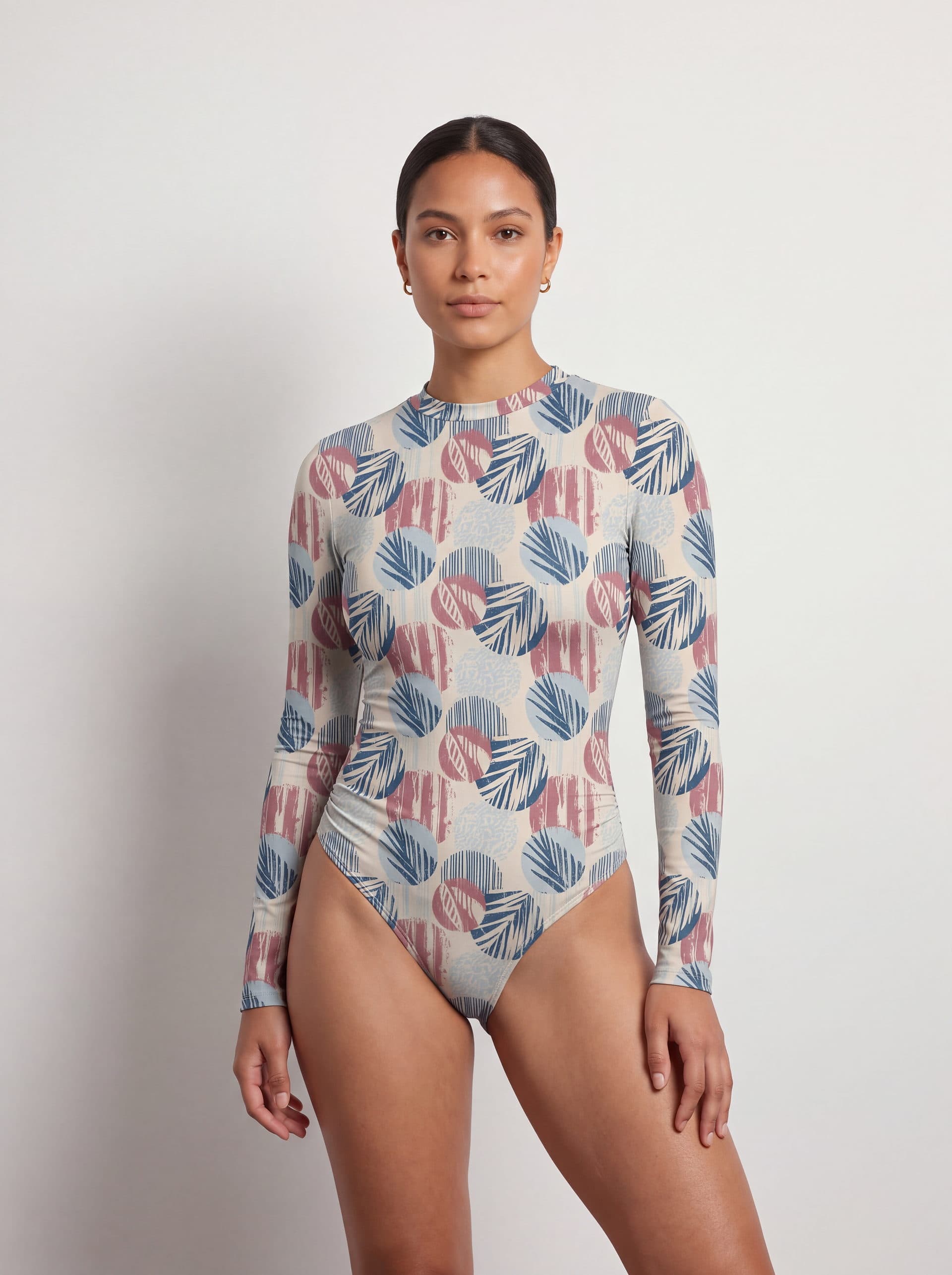 Body para Dama Manga Larga estampado Hojas 3, puesto en modelo