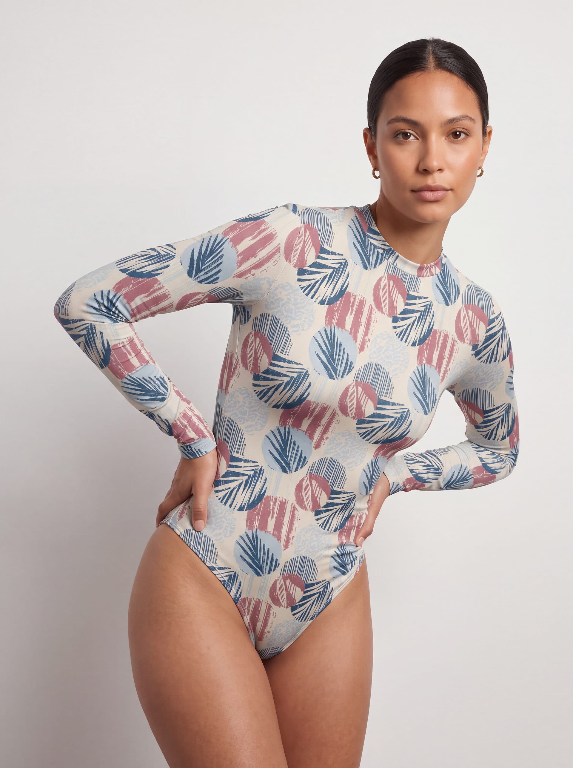 Body para Dama Manga Larga estampado Hojas 3, puesto en modelo