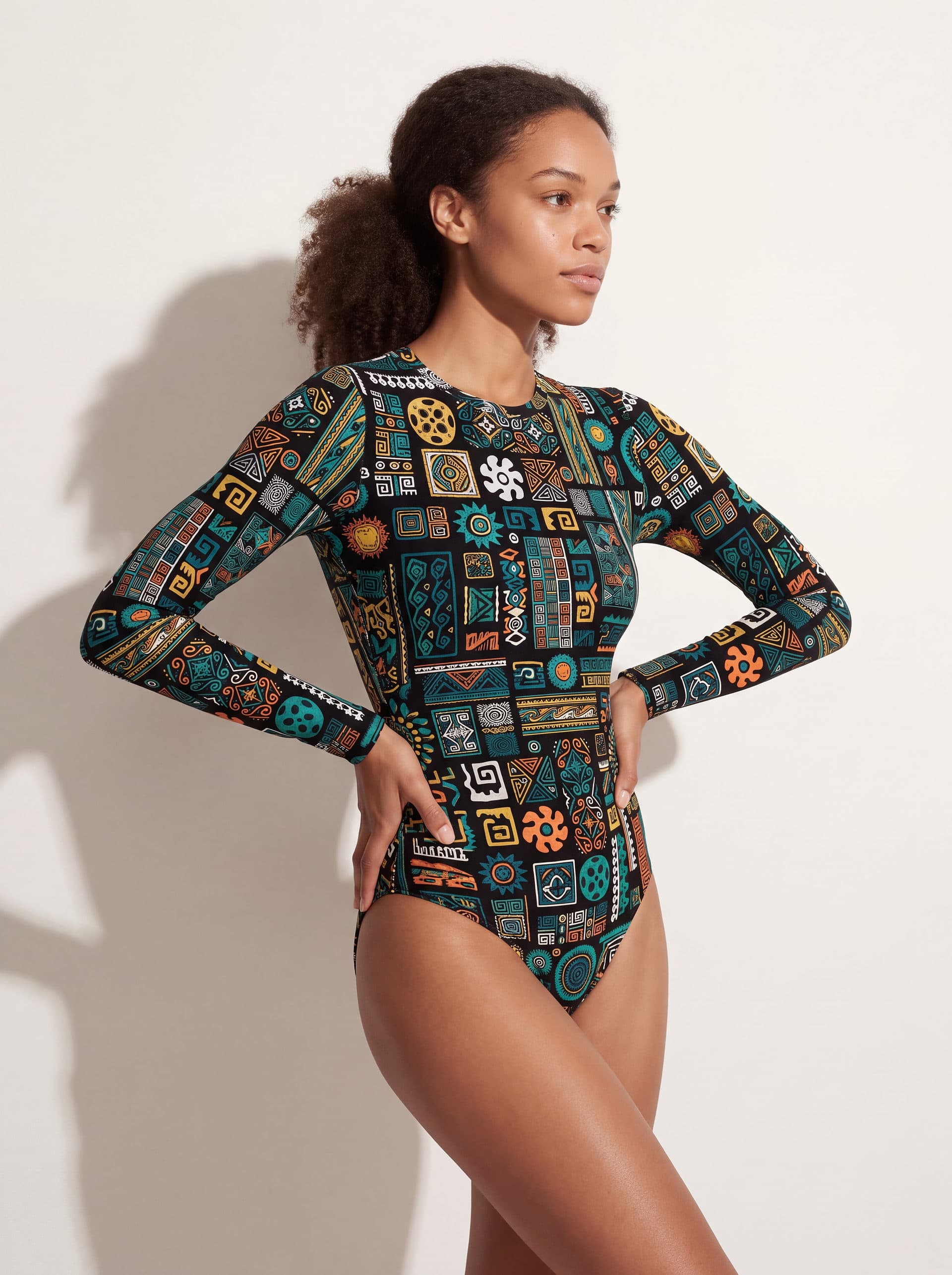 Body para Dama Manga Larga estampado Maya, puesto en modelo