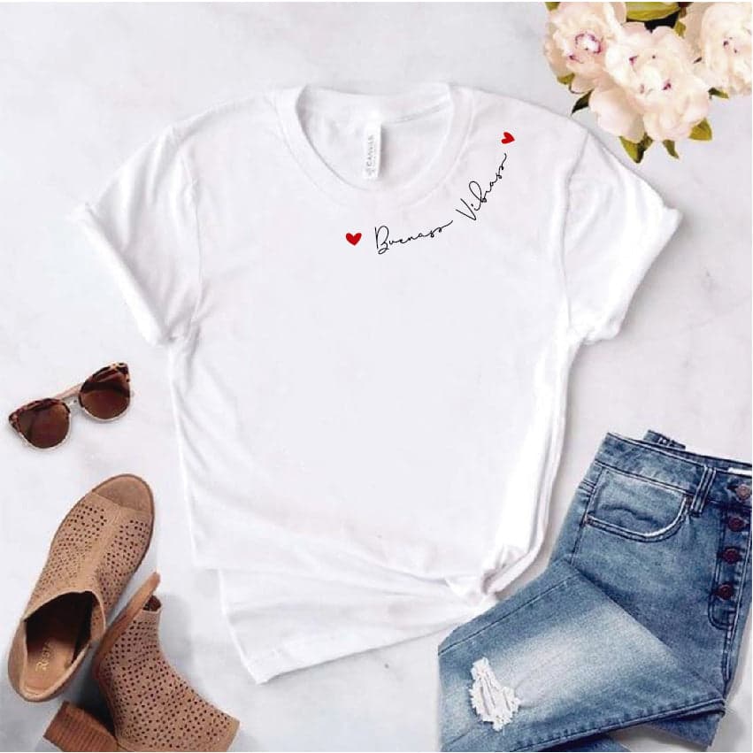 Camisa estampada  tipo T-shirt  de  con el modelo Buenas vibras — foto 1