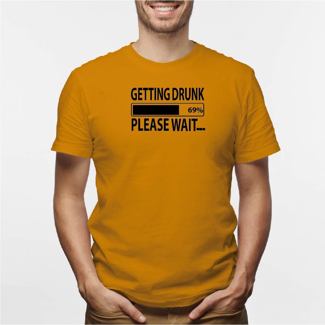 Camisa estampada para hombre  tipo T-shirt GETTINGDRUNK PLASE WAIT — foto 1