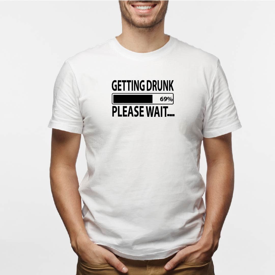 Camisa estampada para hombre  tipo T-shirt GETTINGDRUNK PLASE WAIT — foto 3