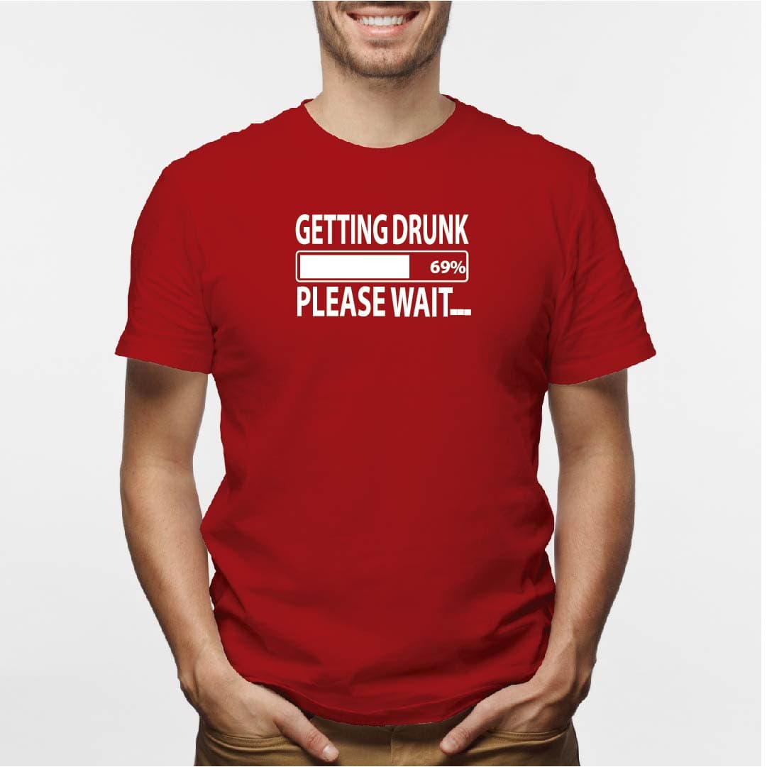 Camisa estampada para hombre  tipo T-shirt GETTINGDRUNK PLASE WAIT — foto 6