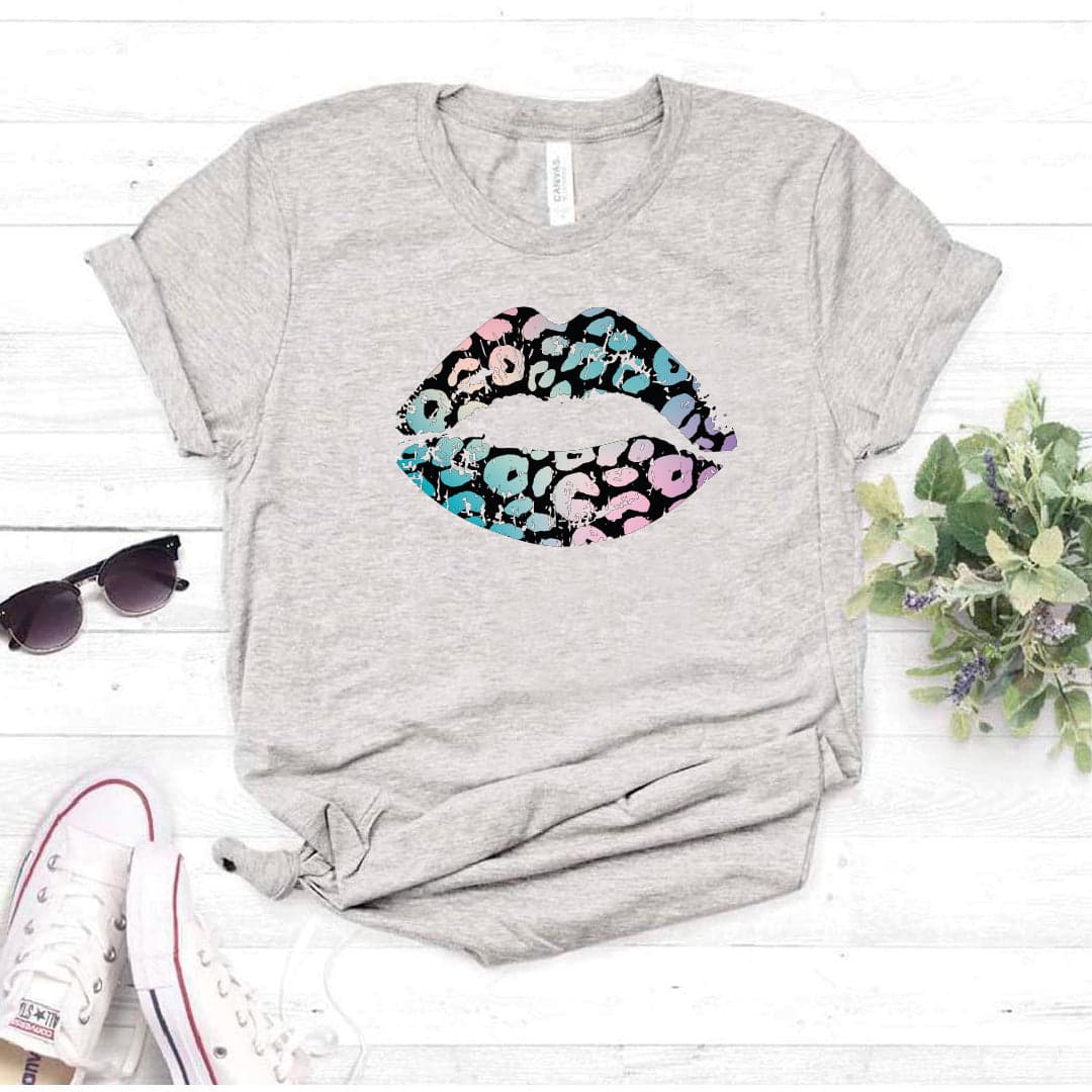 Camisa estampada en algodon para mujer tipo T- shirt labios azul y rosado — foto 2