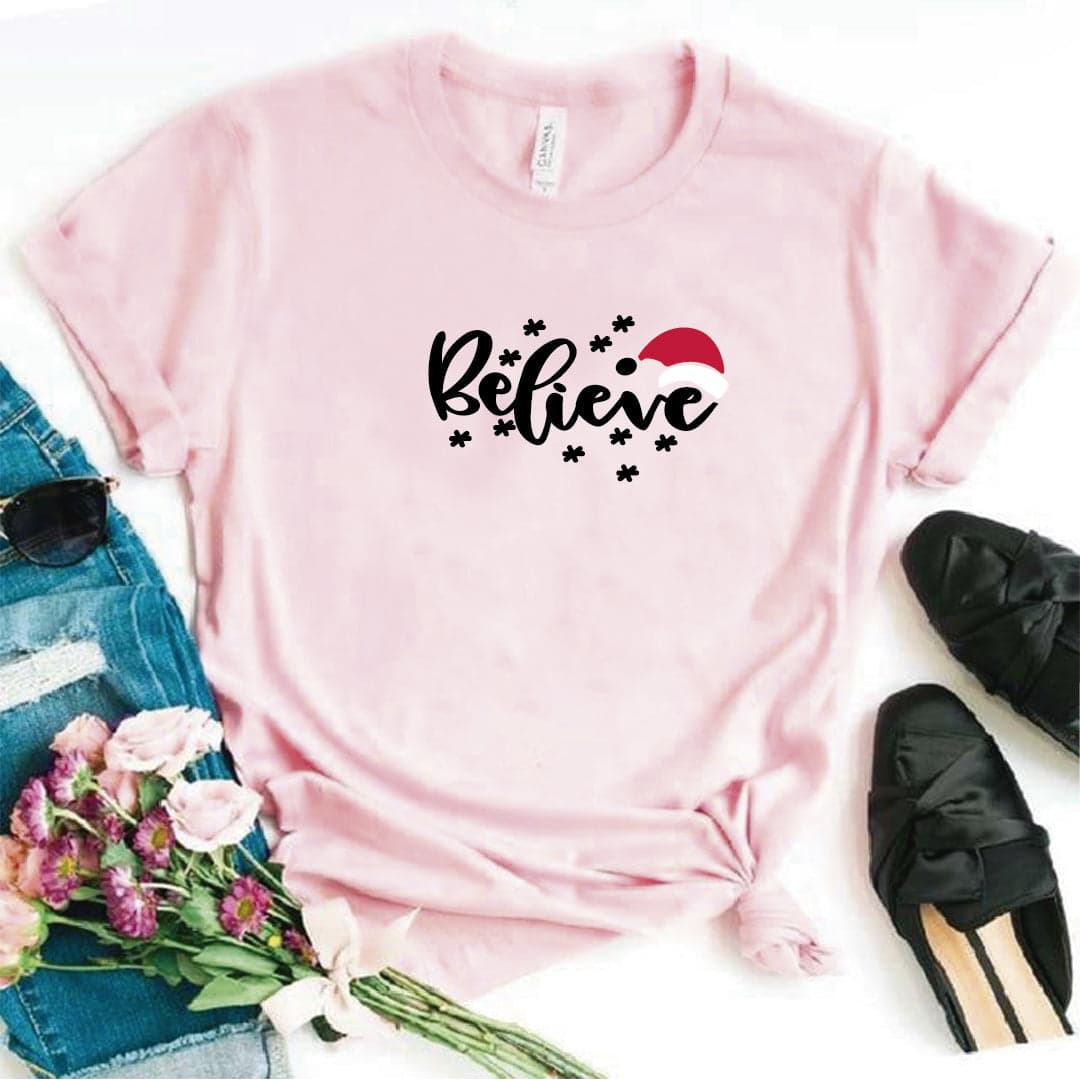 Camisa estampada  tipo T-shirt  believe gorrito navidad — foto 7
