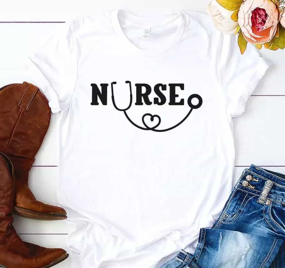 Camisa estampada tipo T-shirt Nurse
