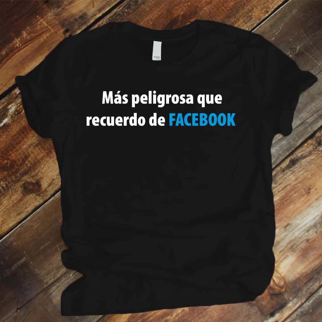 Camiseta Estampada T-shirt Mas peligrosa que recuerdo de Facebook