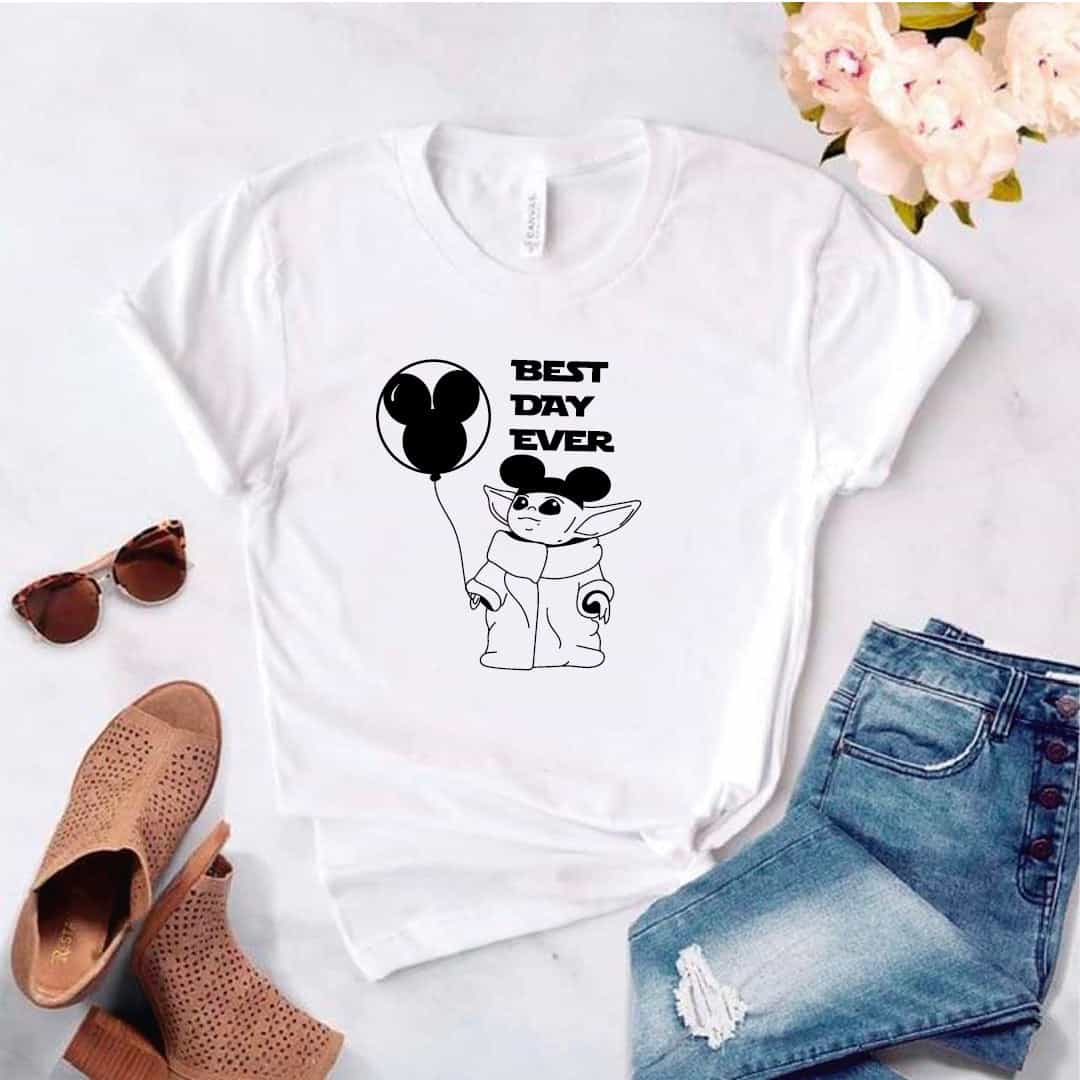 Camisa estampada tipo T- shirt Best day ever (baby yoda)