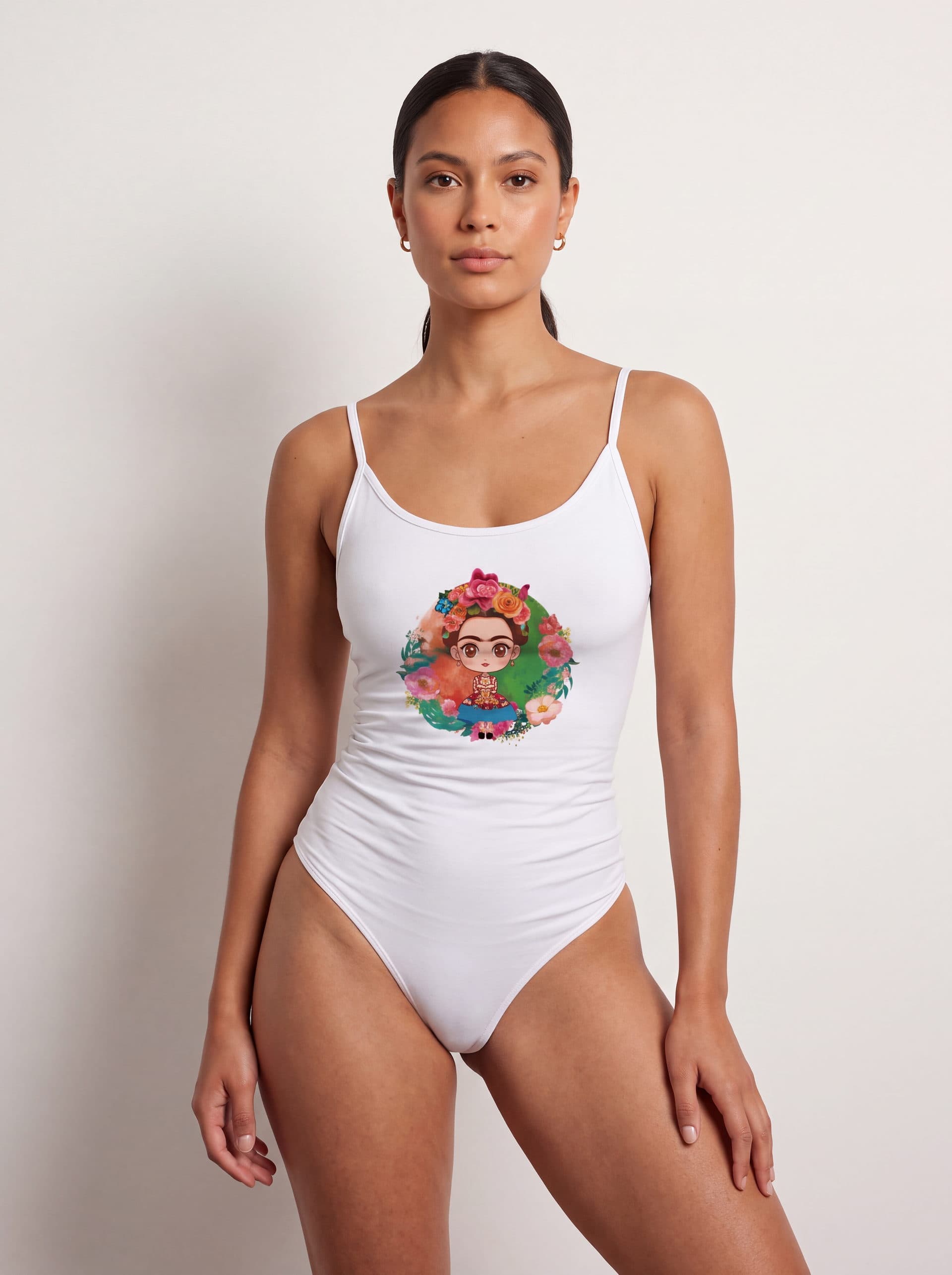Body tirantes Frida Kahlo Luna, en color blanco, puesto en modelo