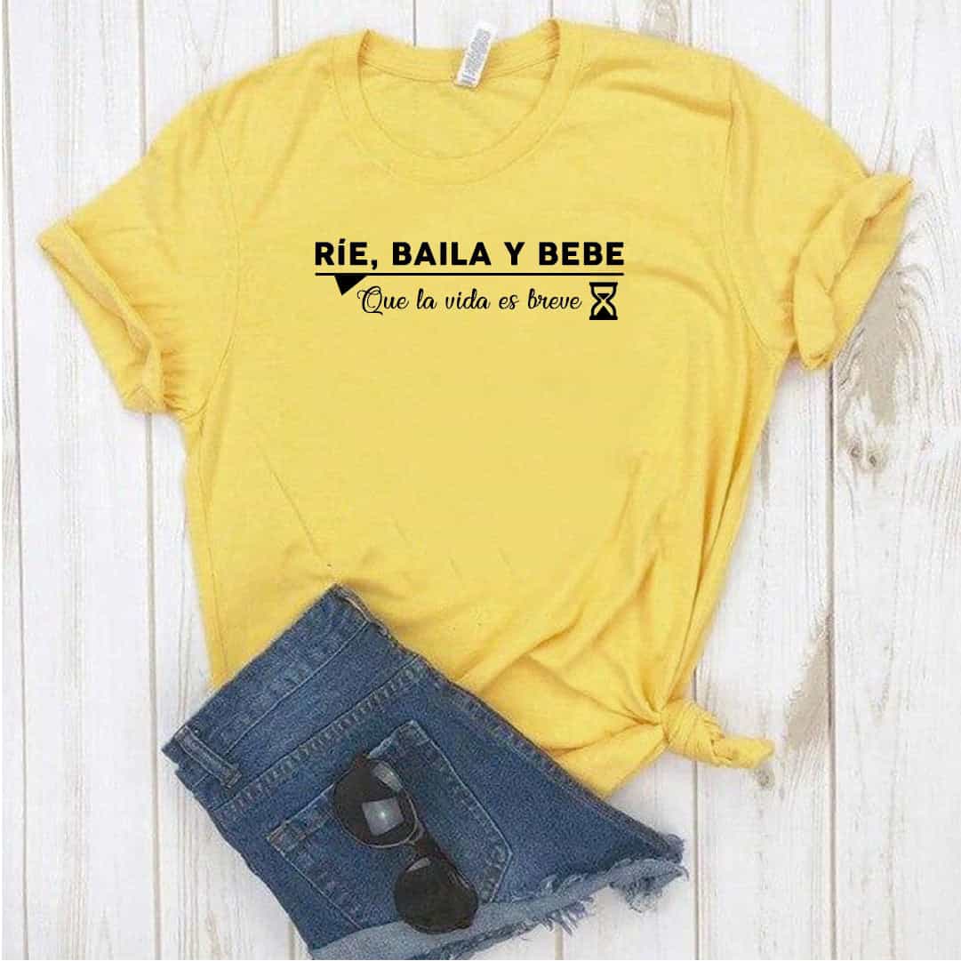 Camiseta tipo T-shirt Rie, baila y bebe
