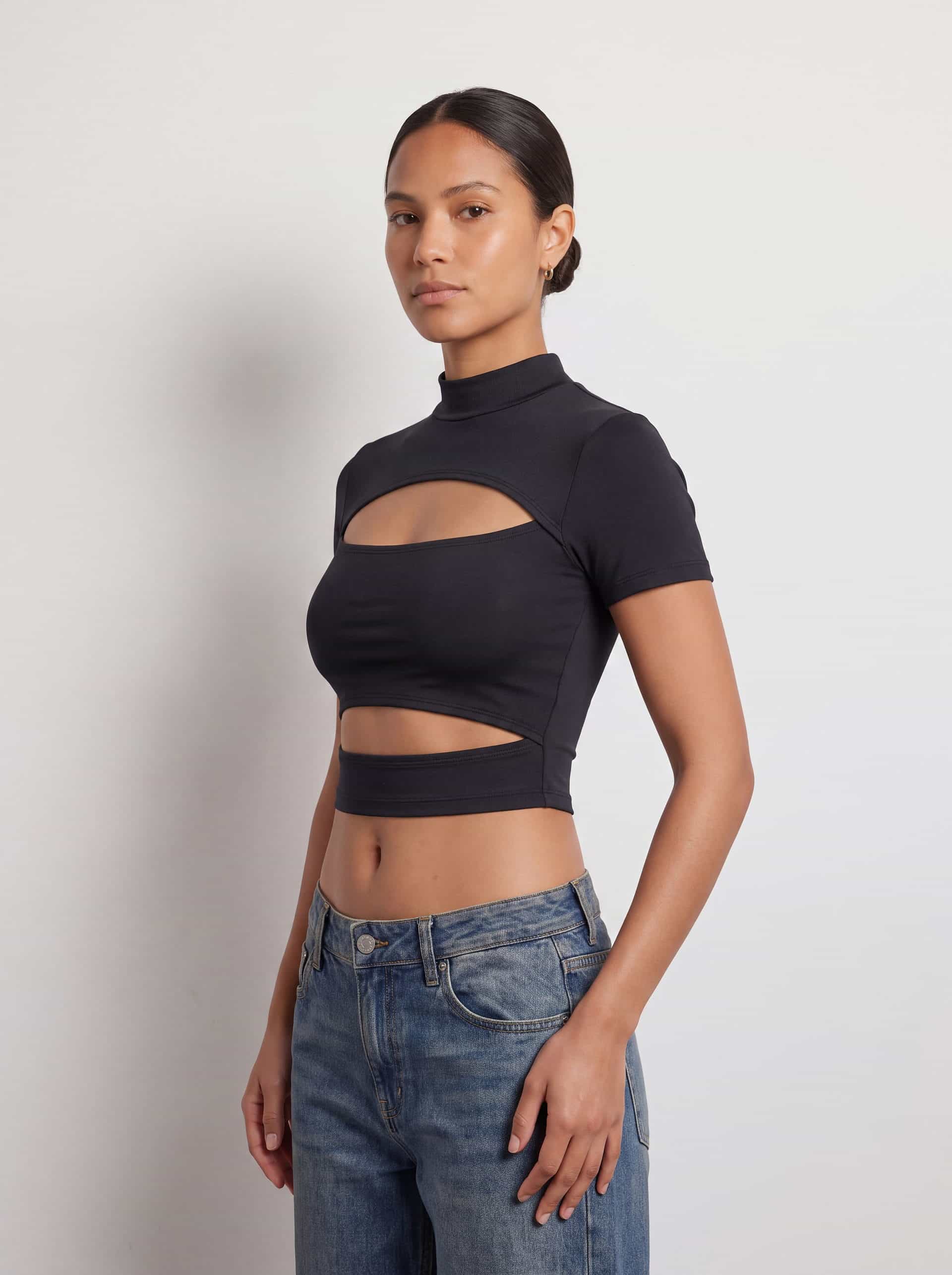CROP TOP CON DOBLE ABERTURA