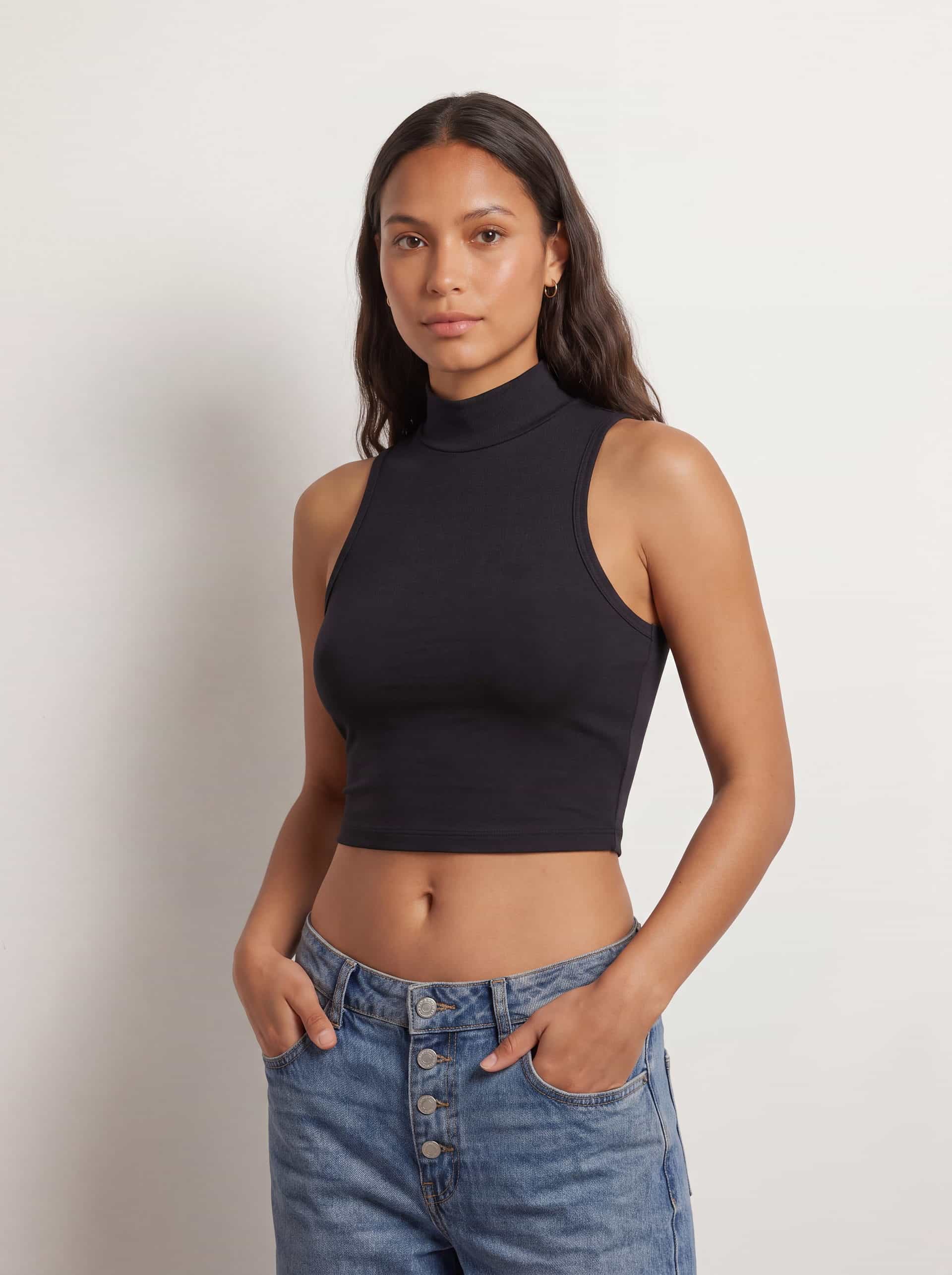 CROP TOP SIN MANGAS CUELLO TORTUGA