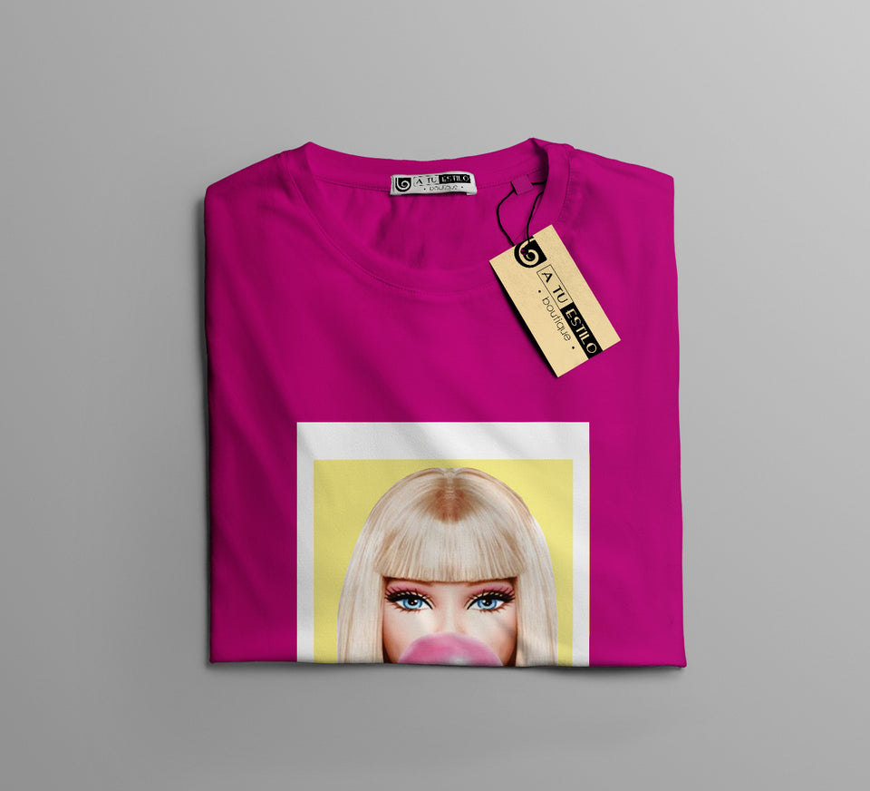 Camisetas Barbie fondo amarillo chicle: Moda Retro en Algodón 100% Estampado