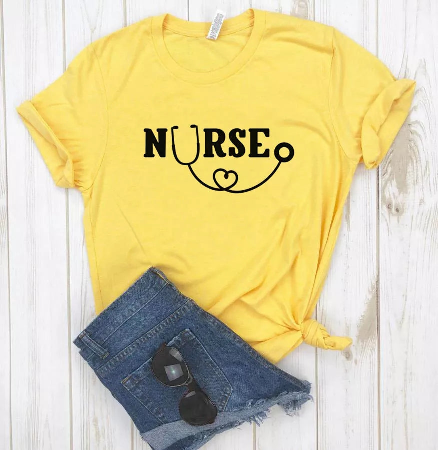 Camisa estampada tipo T-shirt Nurse