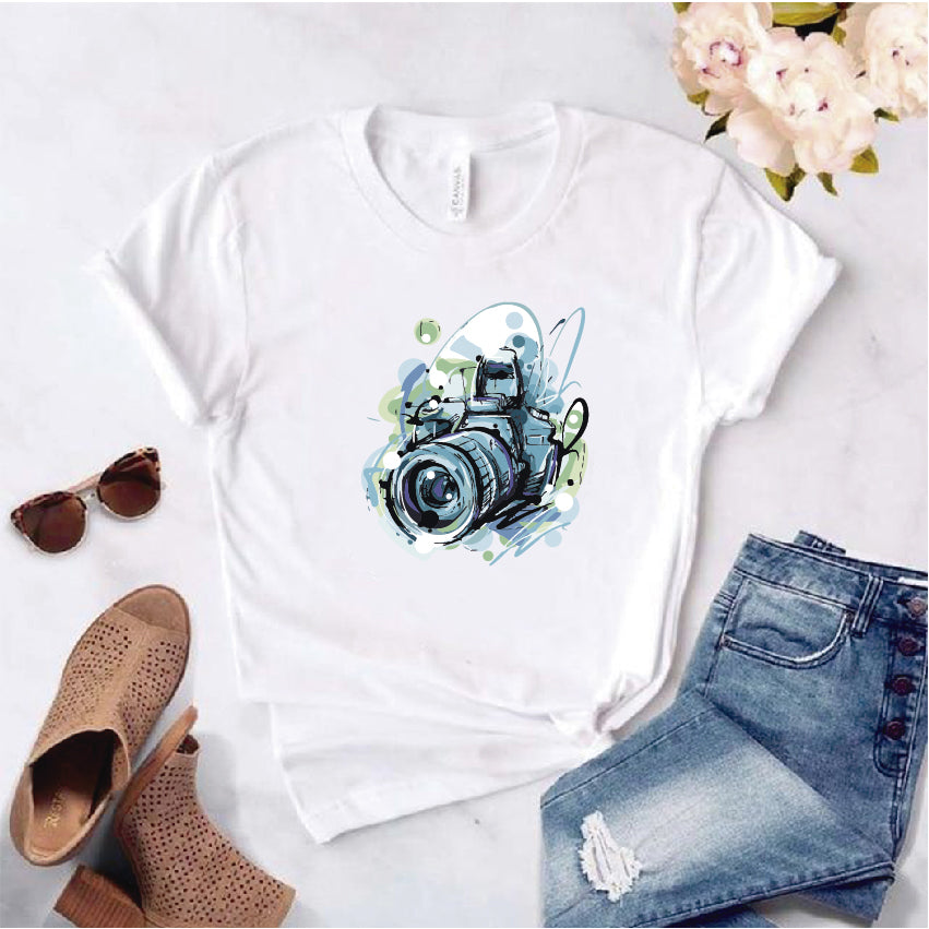 Camisa estampada  tipo T-shirt  de polialgodon Cámara con Pinceladas