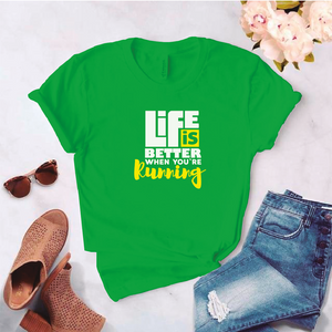 Camiseta estampada tipo T-shirt LIFE IS BETTHER RUNNING (FITNESS)